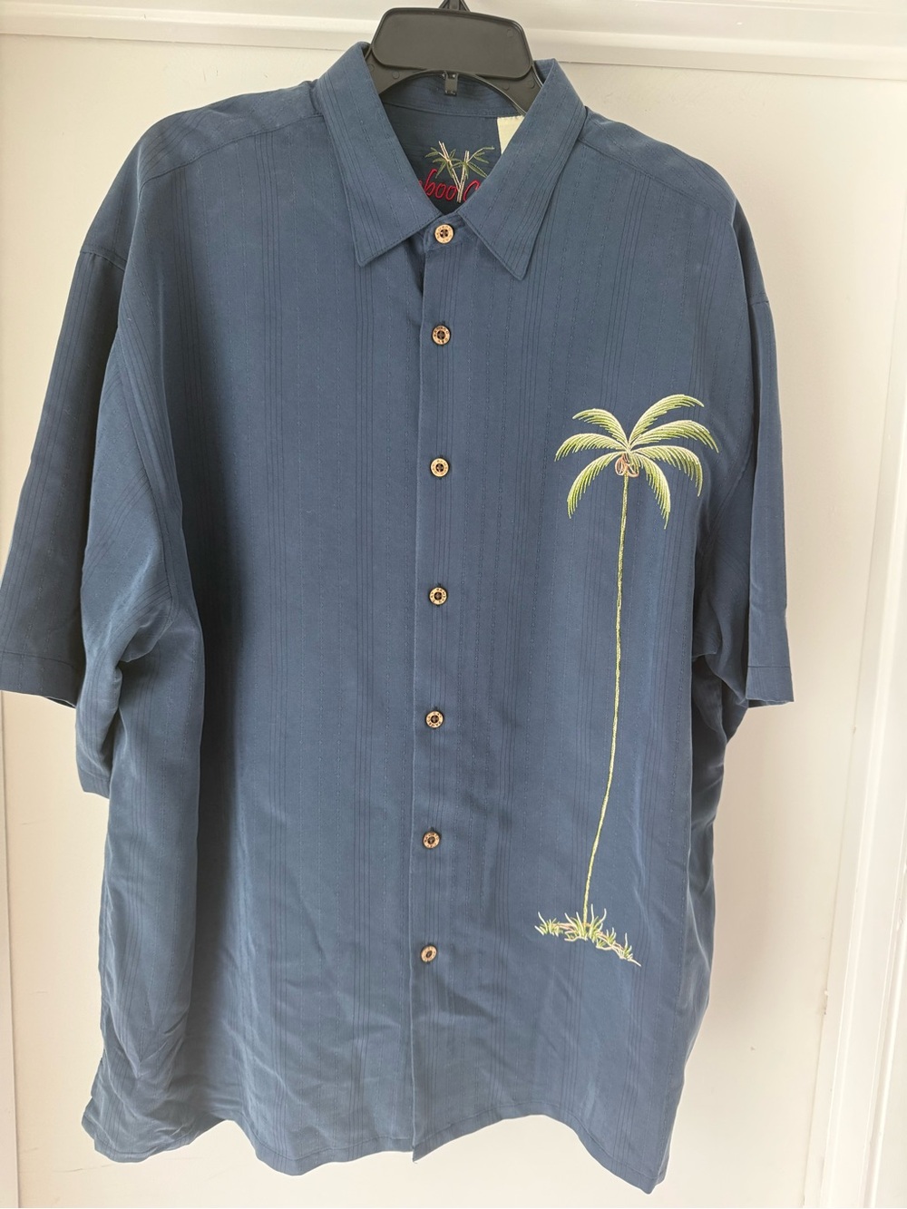 BAMBOO Navy Short Sleeve Button-Down with Palm Embroidery. Never worn